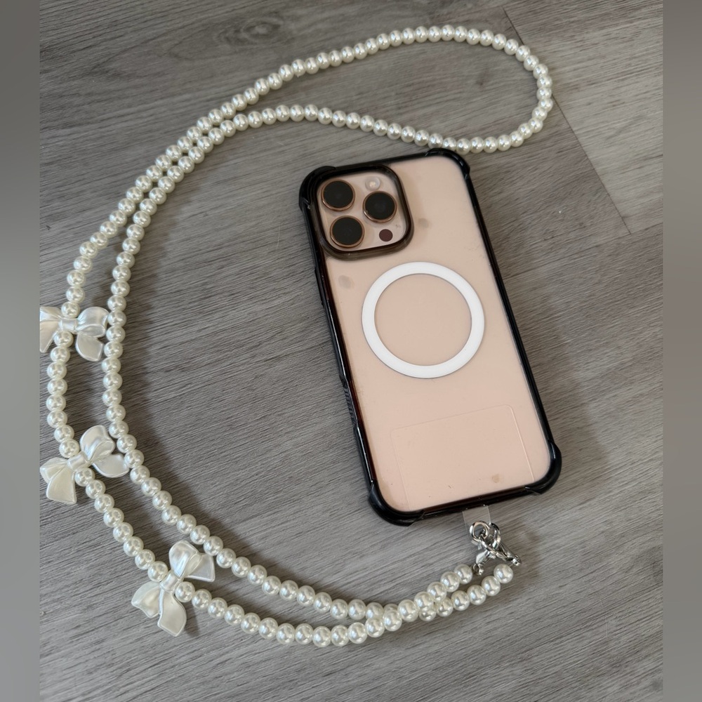 Elegant Gold Phone Chain with Pearl Strap